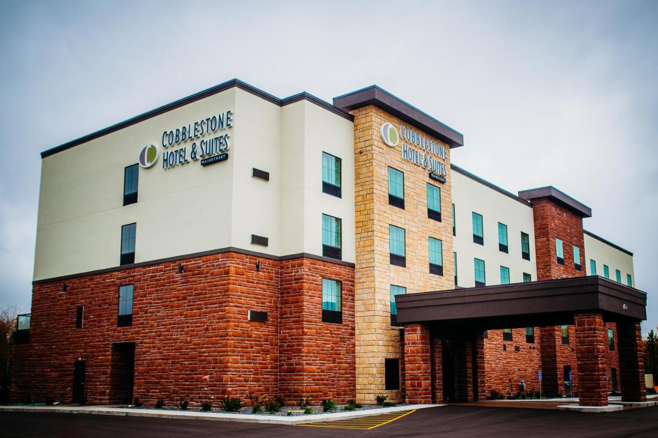 Cobblestone Hotel & Suites إنترناشونال فولز المظهر الخارجي الصورة
