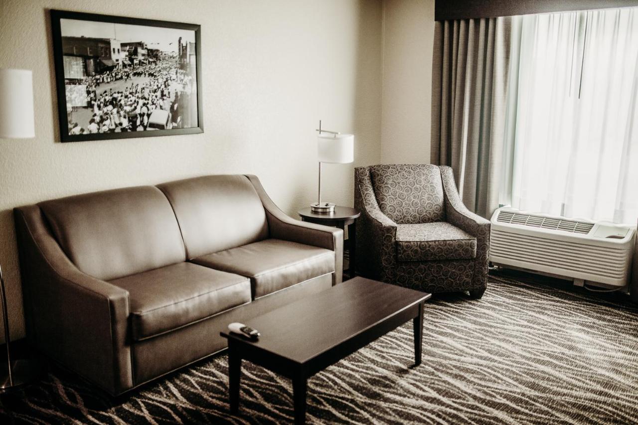 Cobblestone Hotel & Suites إنترناشونال فولز المظهر الخارجي الصورة