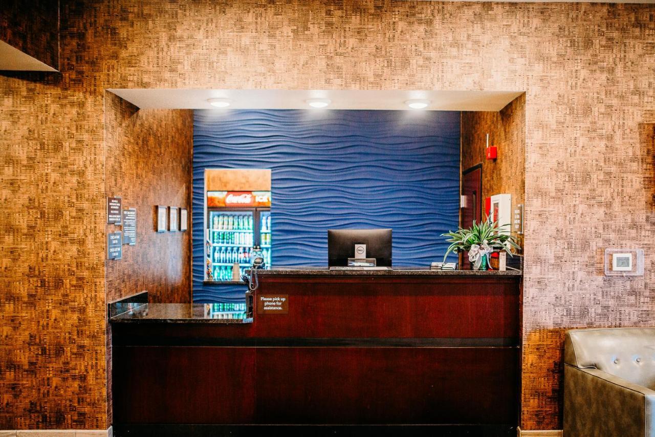 Cobblestone Hotel & Suites إنترناشونال فولز المظهر الخارجي الصورة