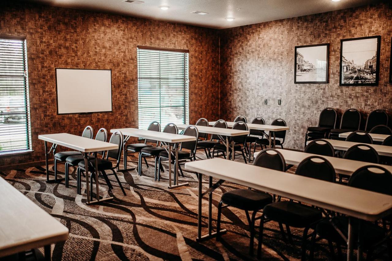 Cobblestone Hotel & Suites إنترناشونال فولز المظهر الخارجي الصورة