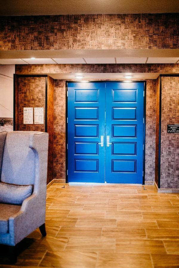 Cobblestone Hotel & Suites إنترناشونال فولز المظهر الخارجي الصورة