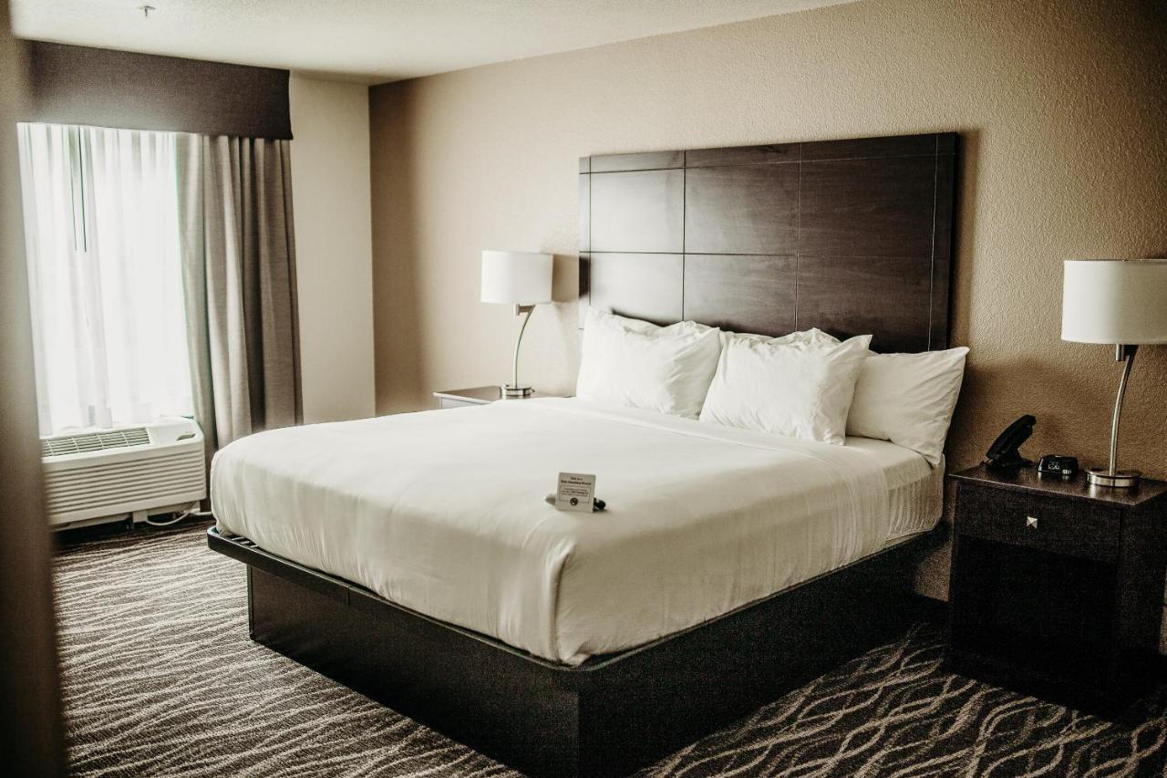 Cobblestone Hotel & Suites إنترناشونال فولز المظهر الخارجي الصورة