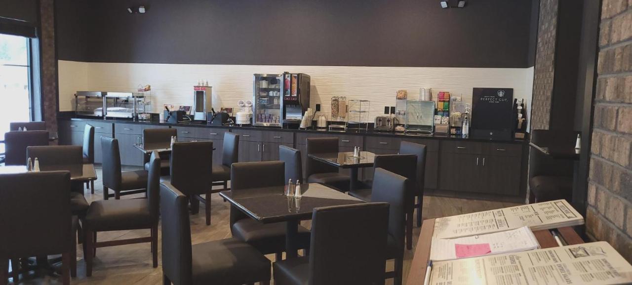 Cobblestone Hotel & Suites إنترناشونال فولز المظهر الخارجي الصورة