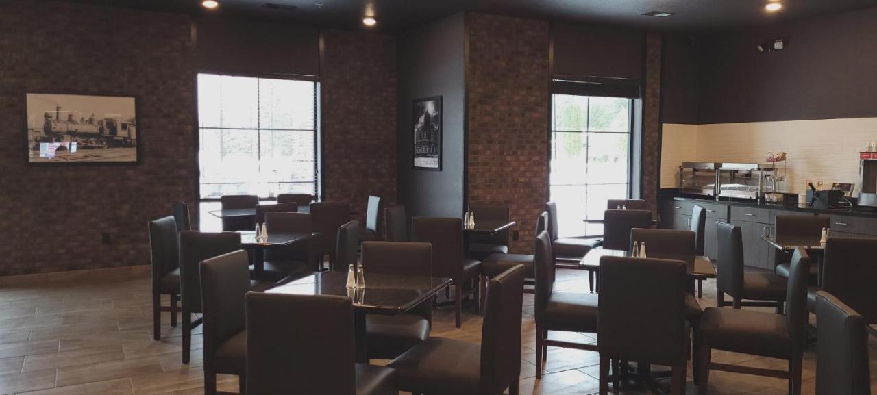 Cobblestone Hotel & Suites إنترناشونال فولز المظهر الخارجي الصورة